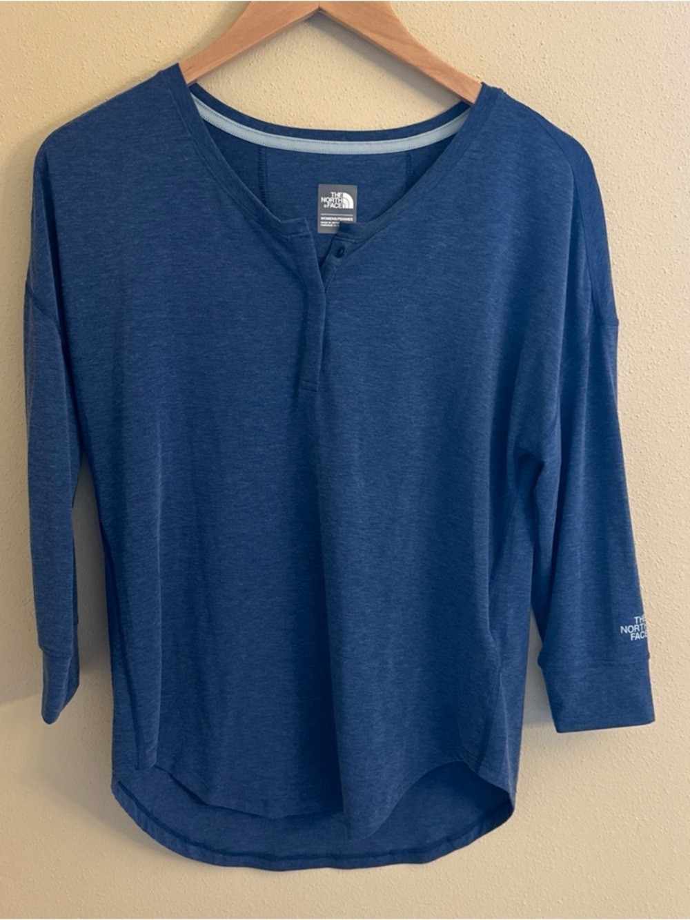 The North Face Womens‎ Small Blue Top 3/4 Sleeve Henley Stretch Outdoor